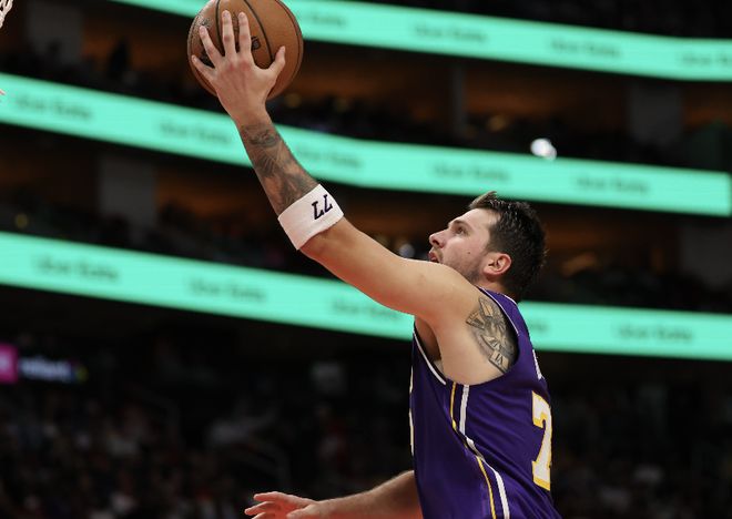 湖人逆转热火取胜 东契奇59分率队取胜