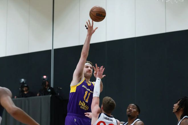 南湾湖人险胜圣迭戈快船 蒂米21+8+6助助队晋级季