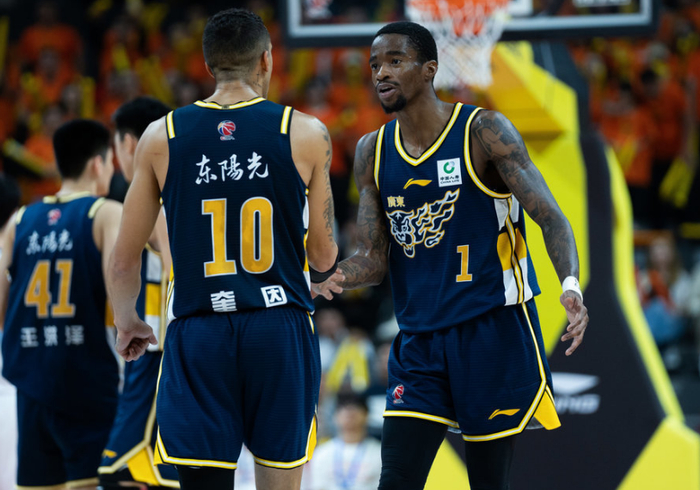 广东力克卫冕冠军广厦 奎因25+8+7助助球队三连胜