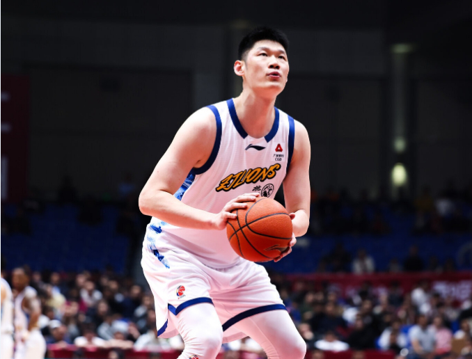 广东力克卫冕冠军广厦 奎因25+8+7助助球队三连胜