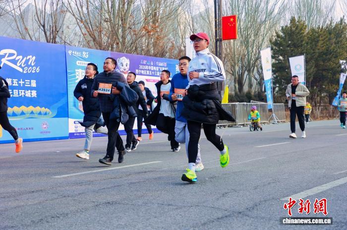 西宁元旦环城赛吸引八千名选手参与 全城共同迎
