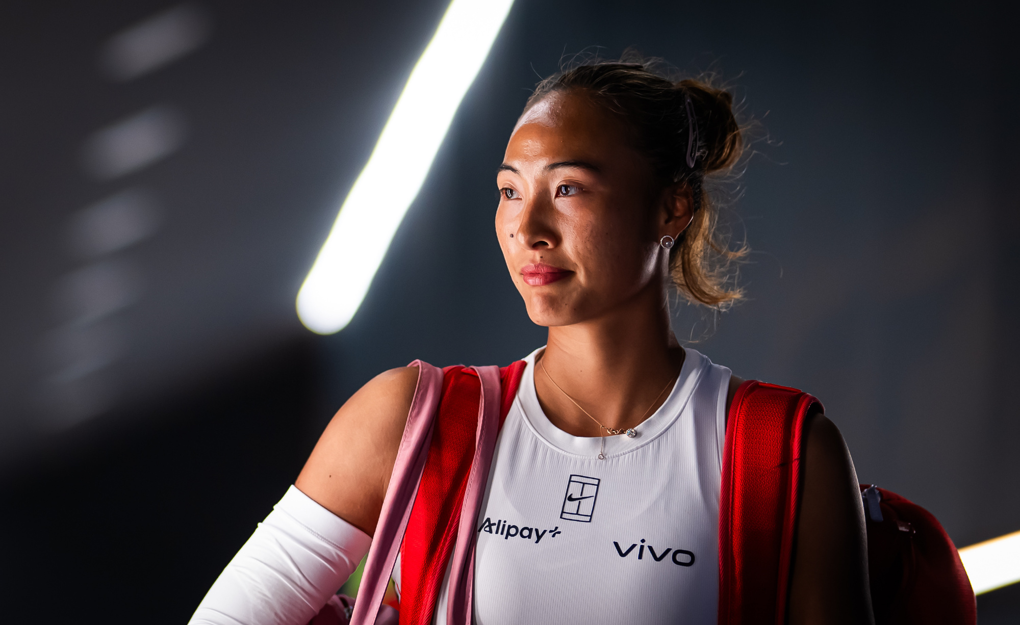 郑钦文首胜世界第一萨巴伦卡，生涯第三次闯入