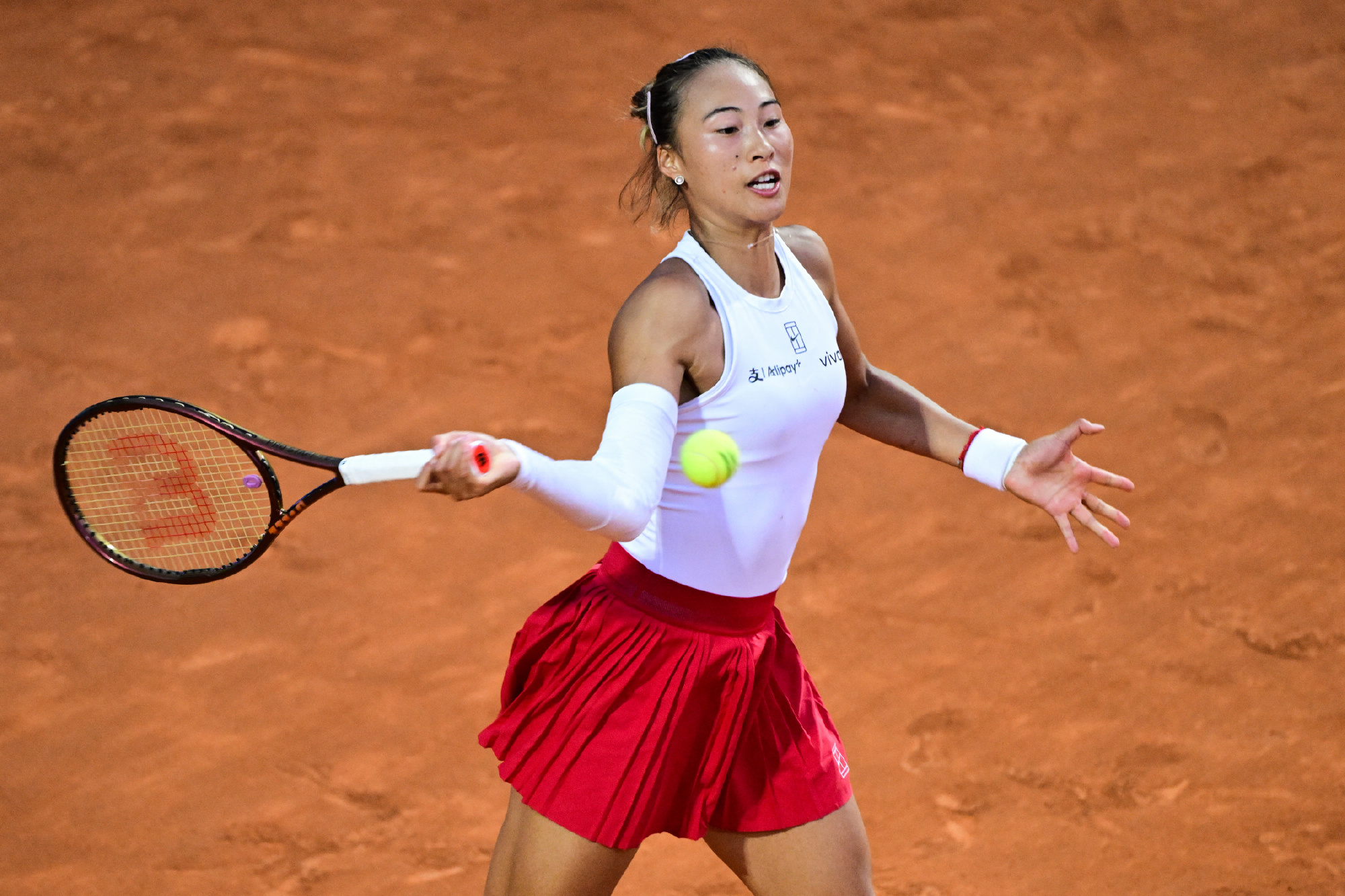 郑钦文首胜世界第一萨巴伦卡，生涯第三次闯入