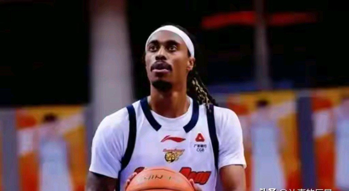 广东宏远季后赛遇内线危机 朱芳雨紧急补强引外